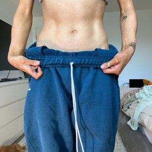 Men’s Nike Essential Sweatpants in Navy Size M